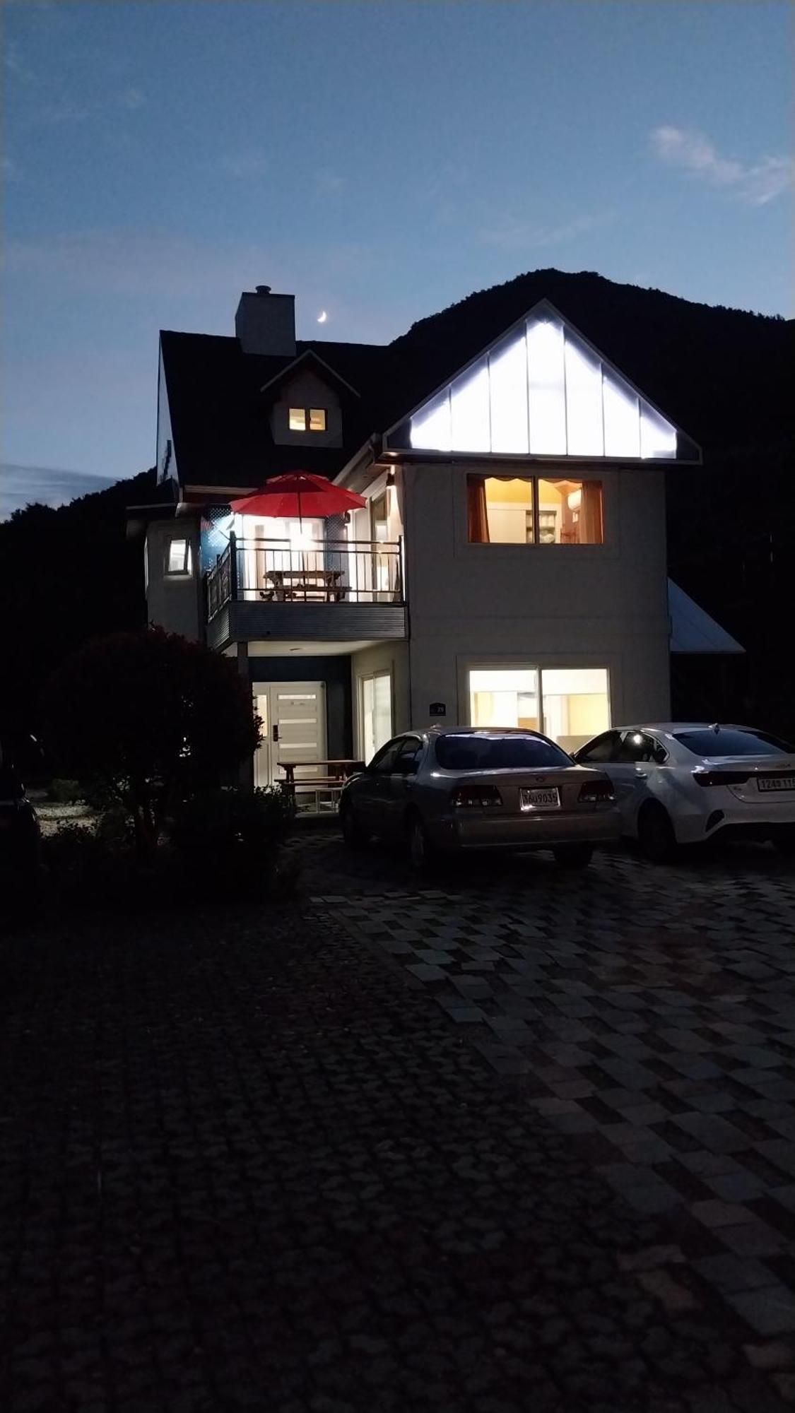 White House Hotell Namhae Exteriör bild