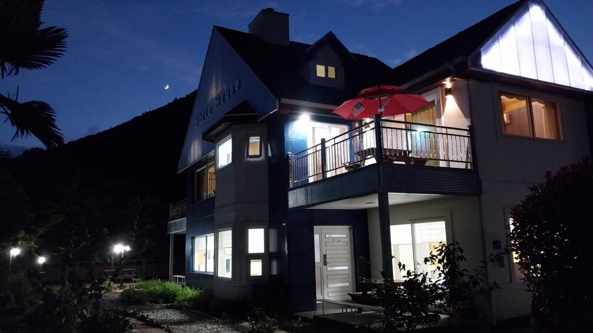 White House Hotell Namhae Exteriör bild