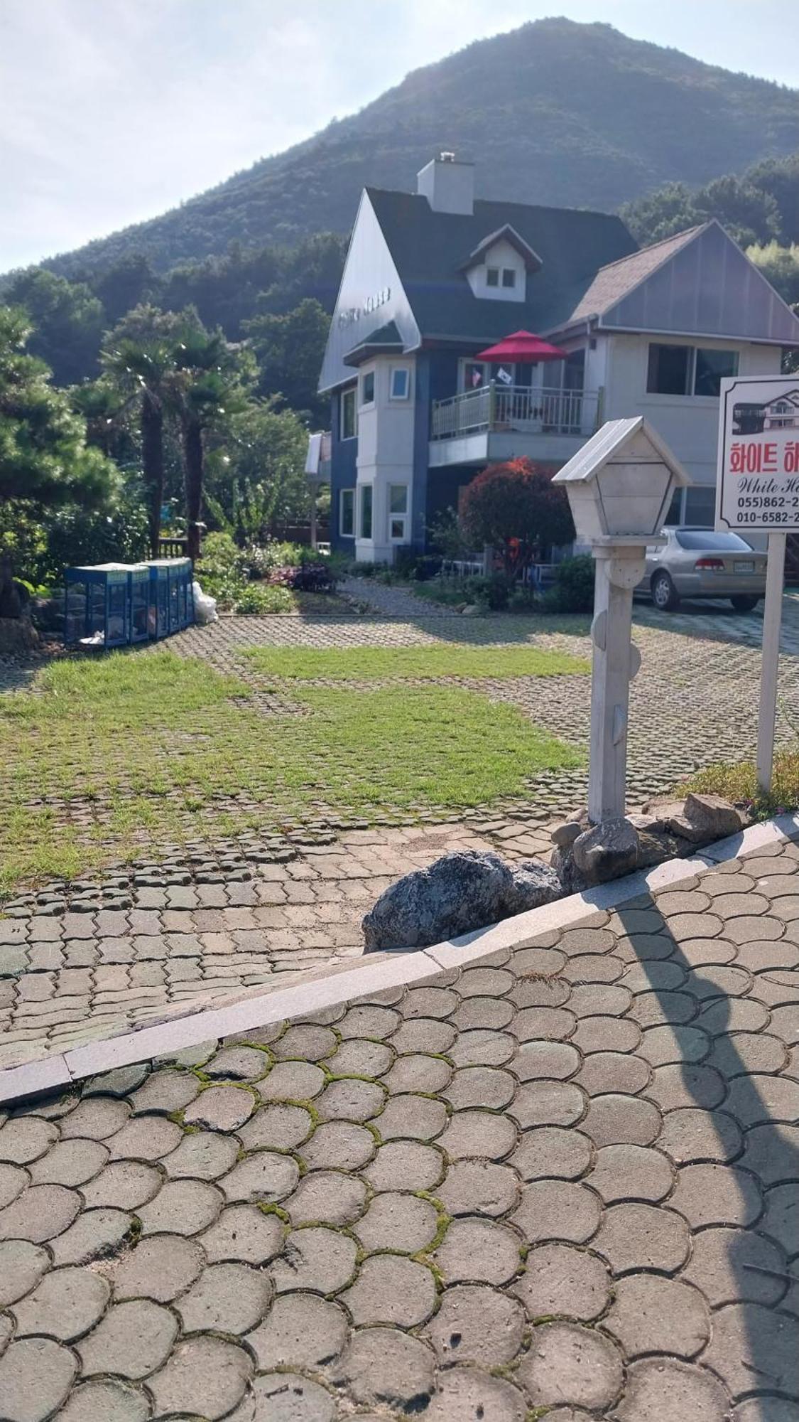 White House Hotell Namhae Exteriör bild