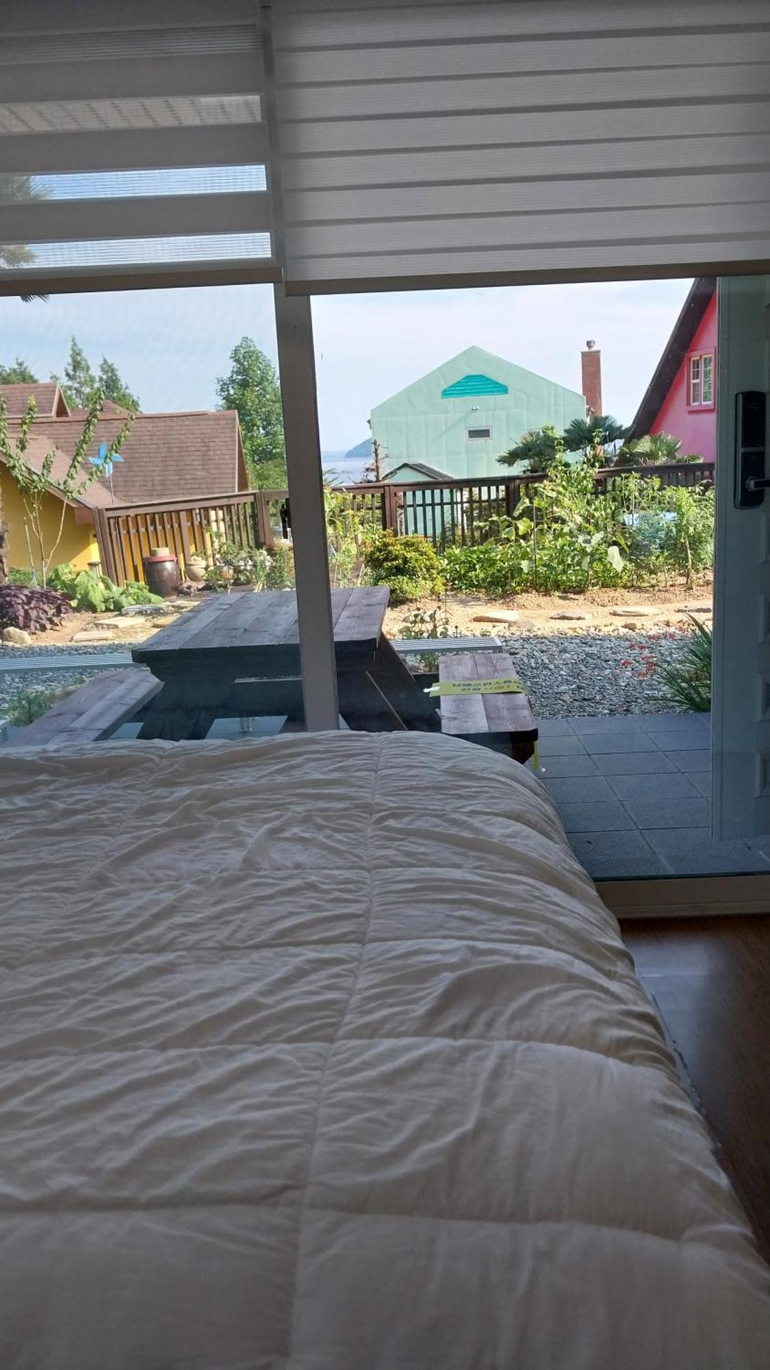 White House Hotell Namhae Exteriör bild